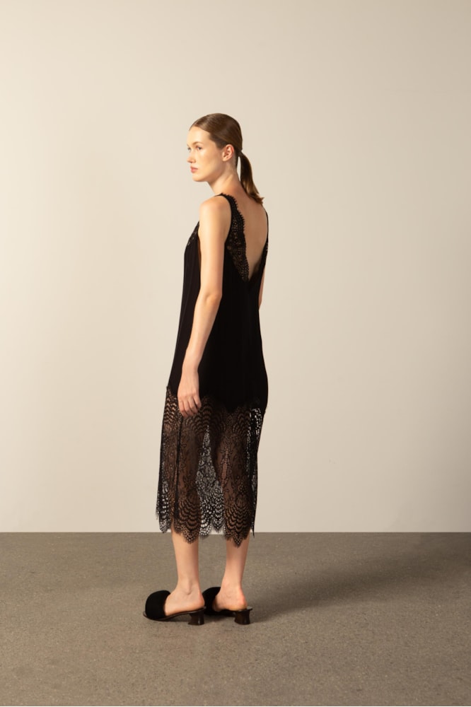 Vestido Curto Detalhe Renda Preto