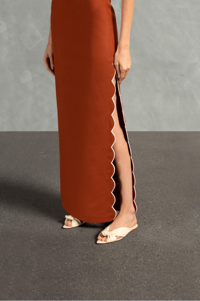 Vestido Longo Ombro Só Com Fendas Conhaque