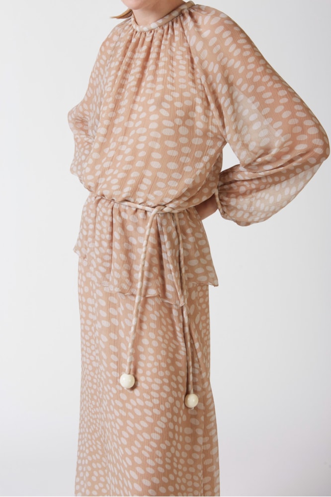 Vestido Longo Peplum Pois Bege