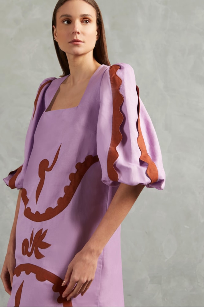 Vestido Midi Decote Quadrado Aplicações  Lilas /Conhaque